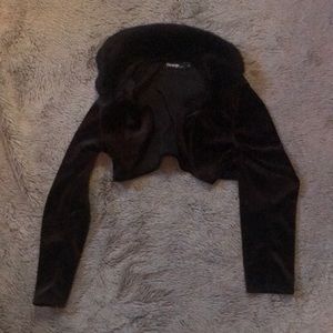 💜 2/15 💜 Glamorous faux fur collar shrug